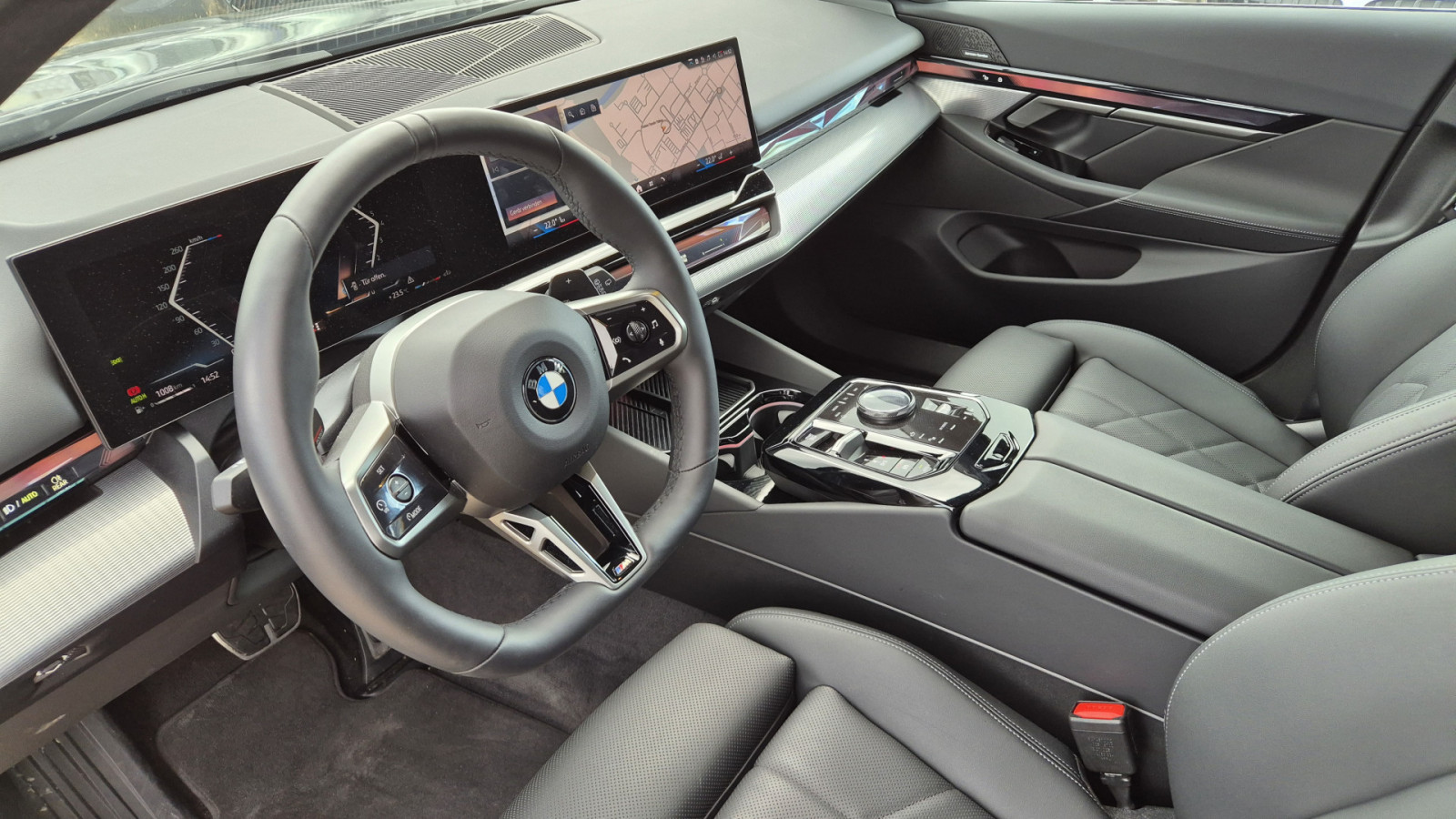 BMW 520i Touring M-Sport – Produktfoto 6