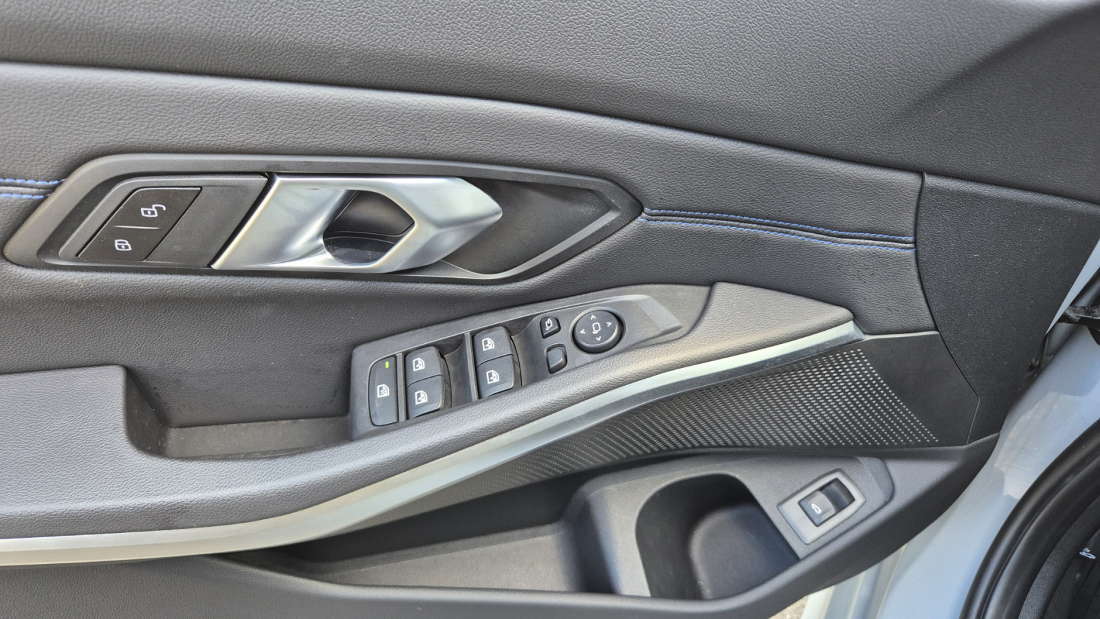 BMW 330i Touring xDrive M Sport Pro – Produktfoto 11
