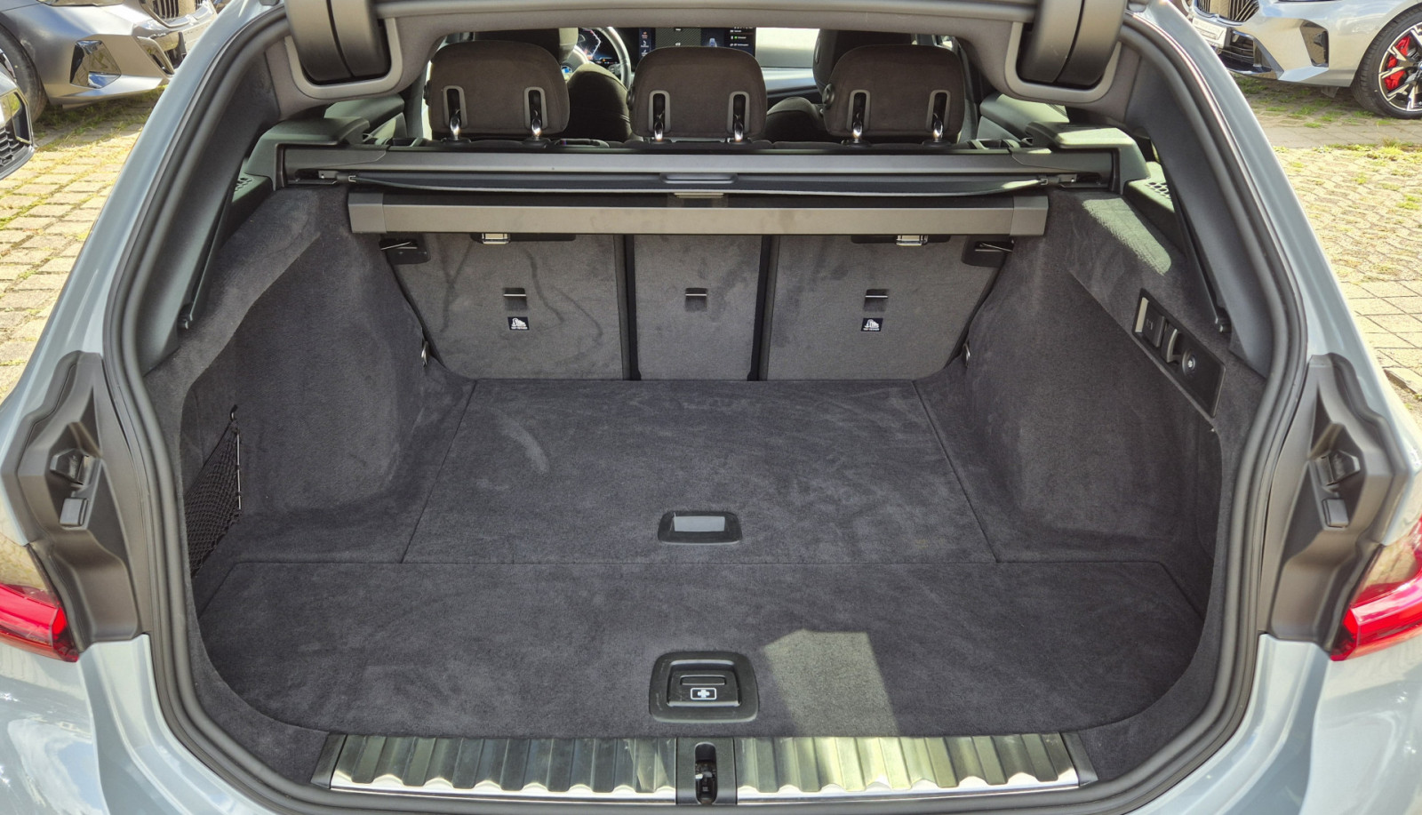 BMW 330i Touring xDrive M Sport Pro – Produktfoto 14