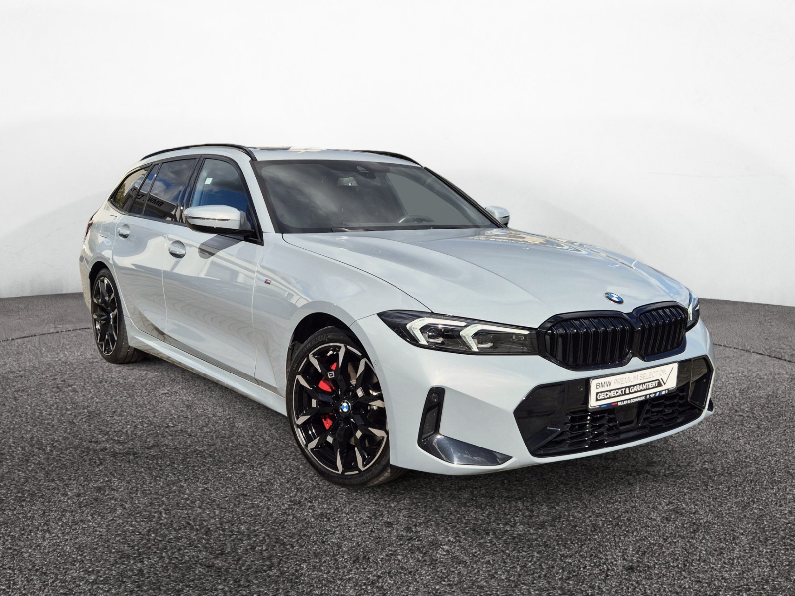 BMW 330i Touring xDrive M Sport Pro – Produktfoto 2