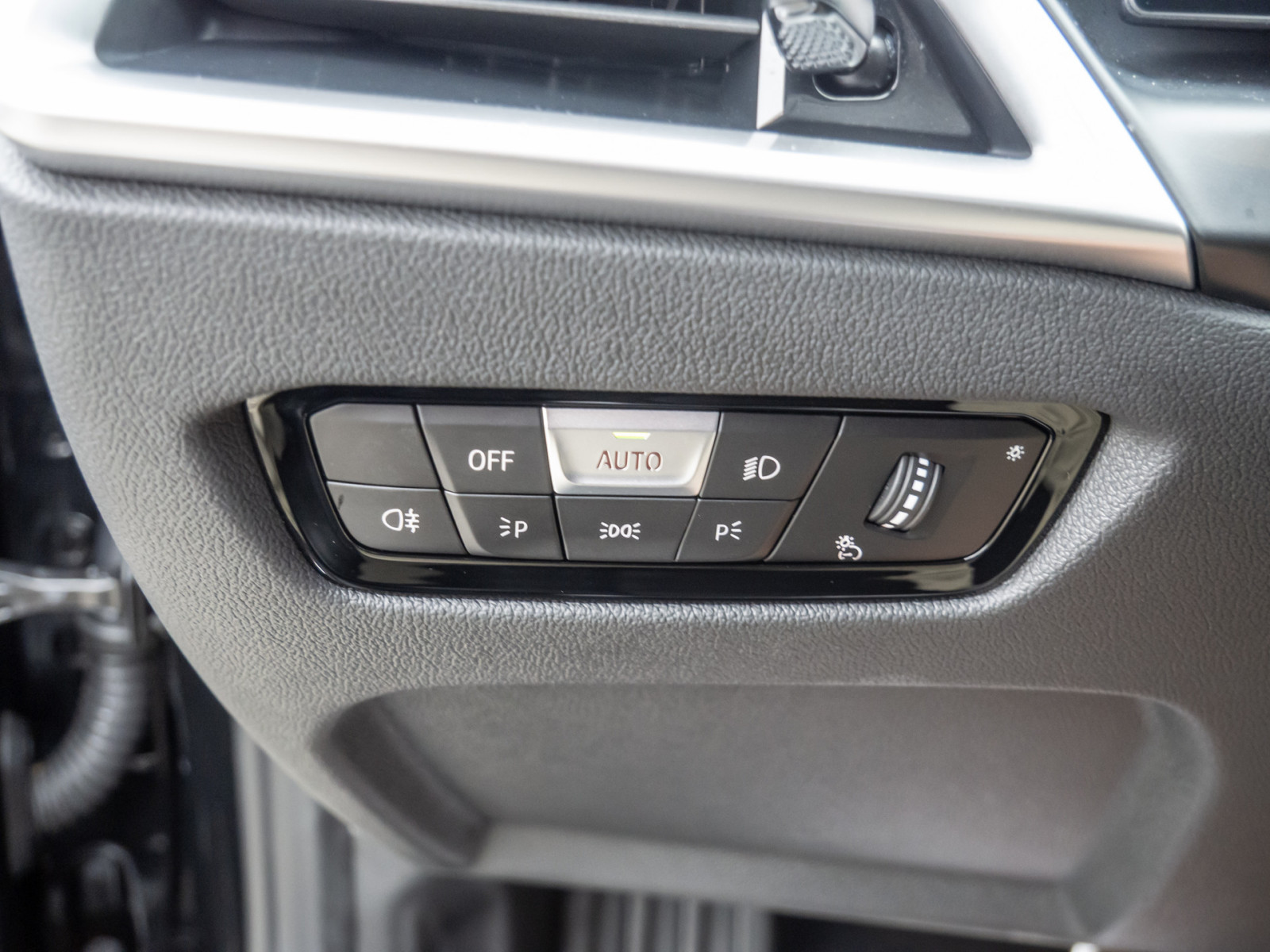 BMW 330i Touring xDrive M-Sport – Produktfoto 19