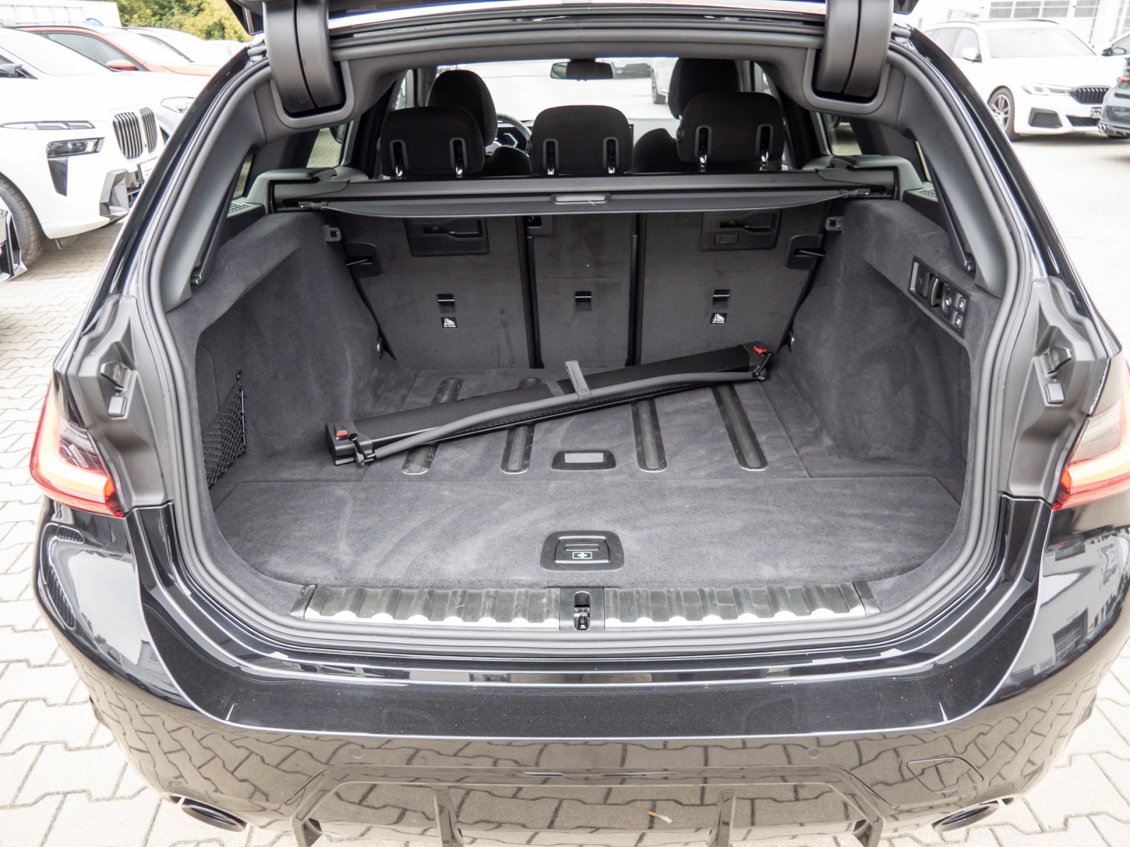 BMW 330i Touring xDrive M-Sport – Produktfoto 21