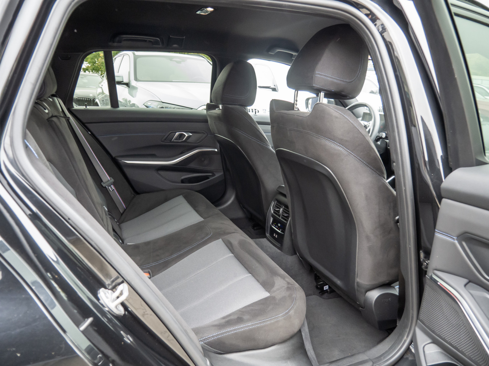 BMW 330i Touring xDrive M-Sport – Produktfoto 8
