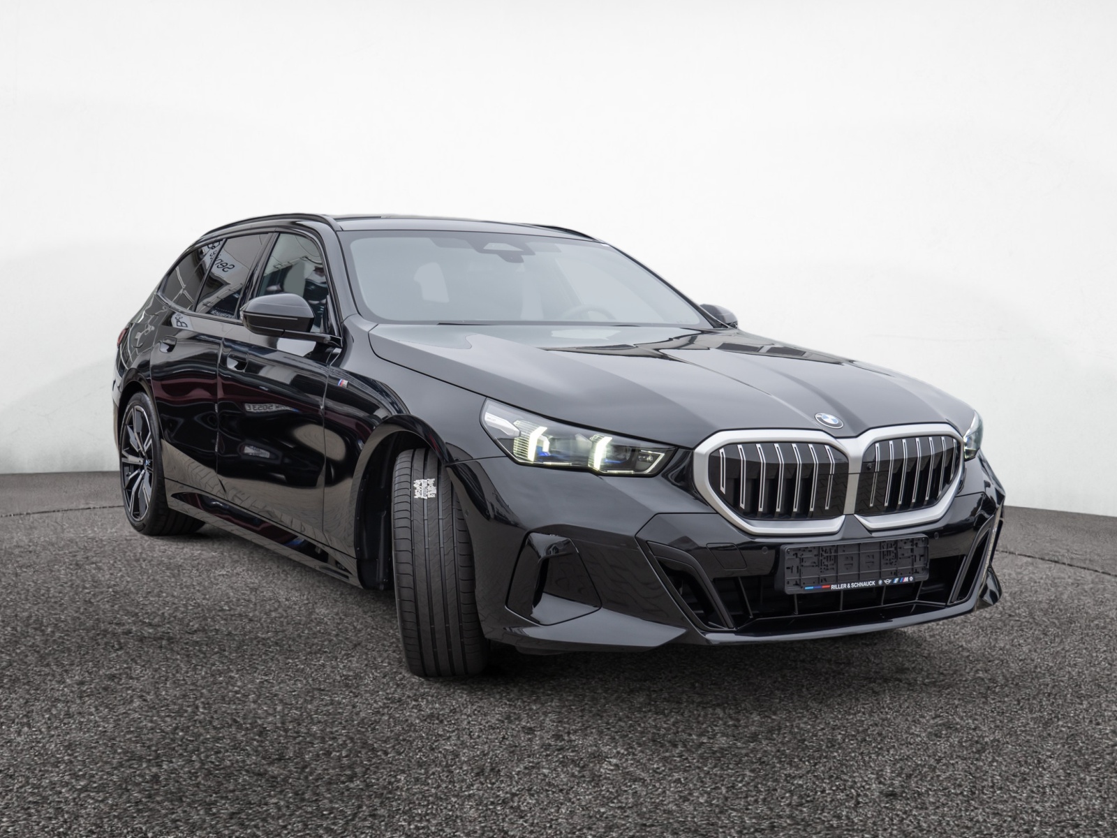 BMW 520i Touring M-Sport – Produktfoto 3