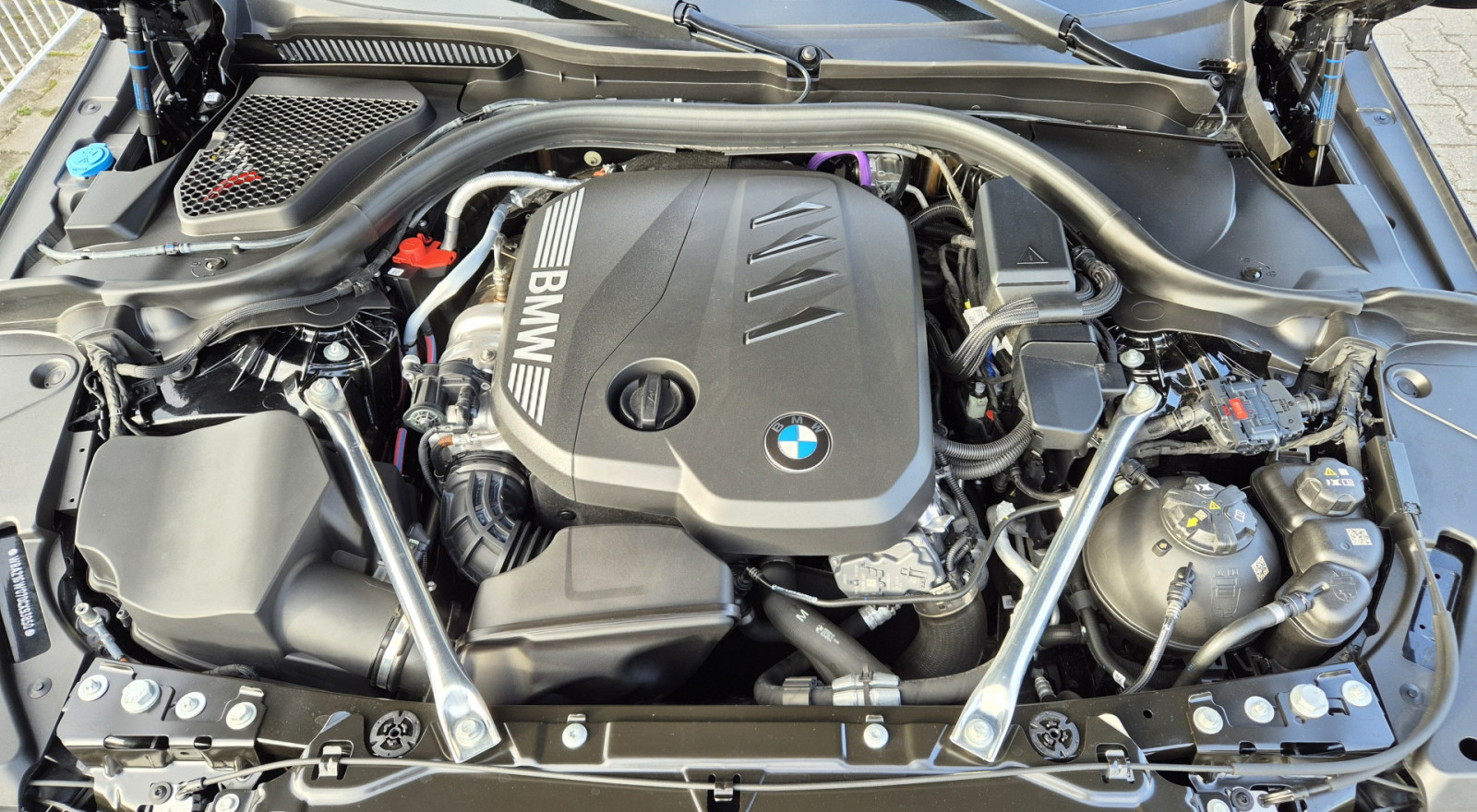 BMW 520d Touring xDrive M-Sport Pro – Produktfoto 16