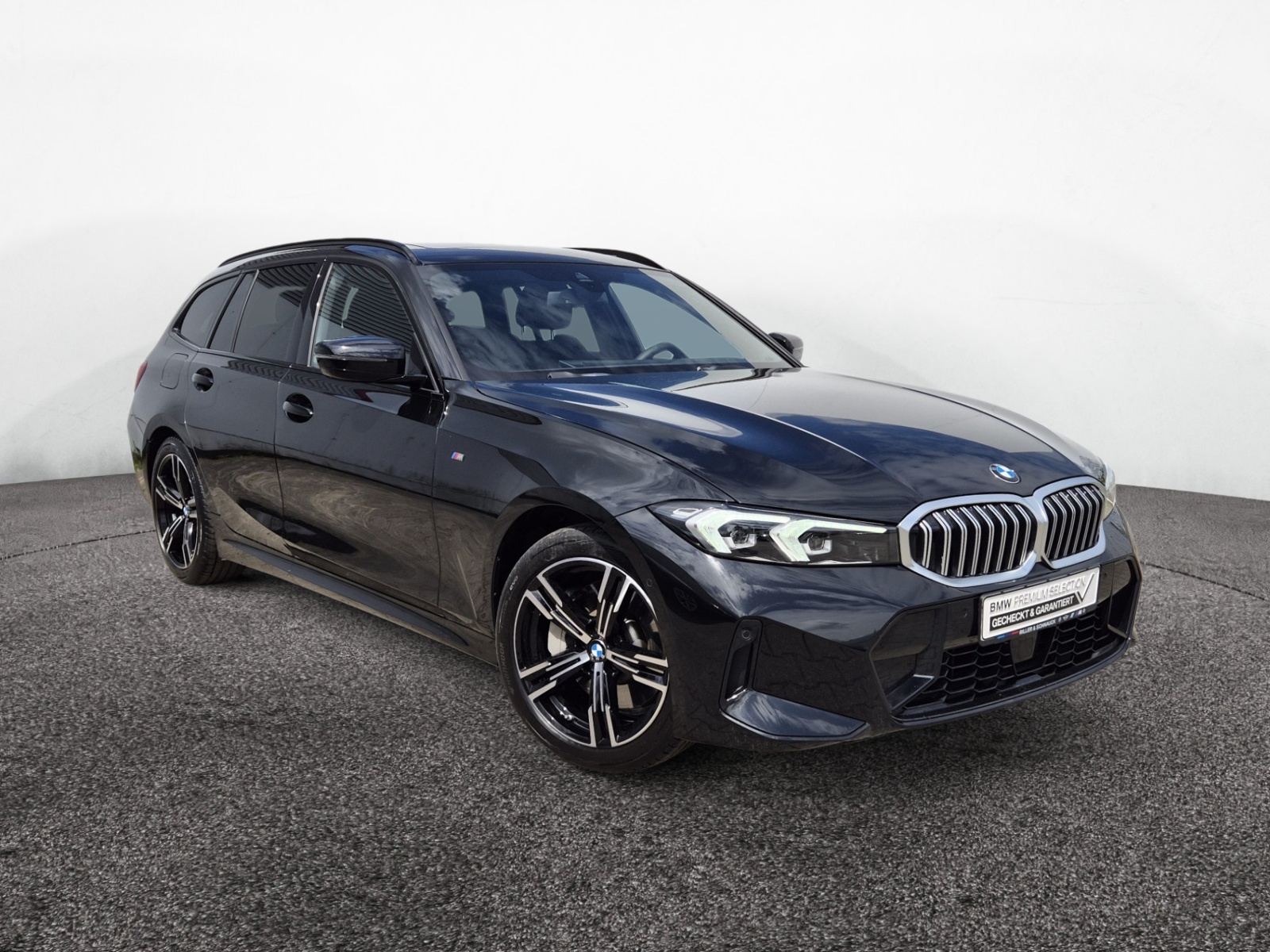 BMW 330i Touring xDrive M-Sport – Produktfoto 2