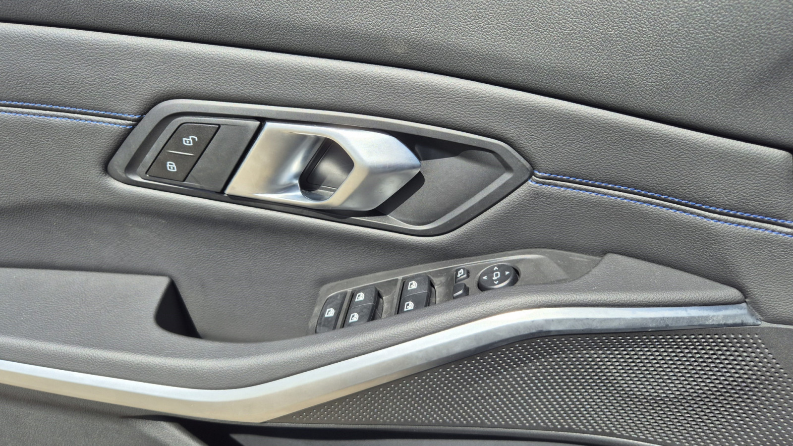 BMW 330i Touring xDrive M-Sport – Produktfoto 8
