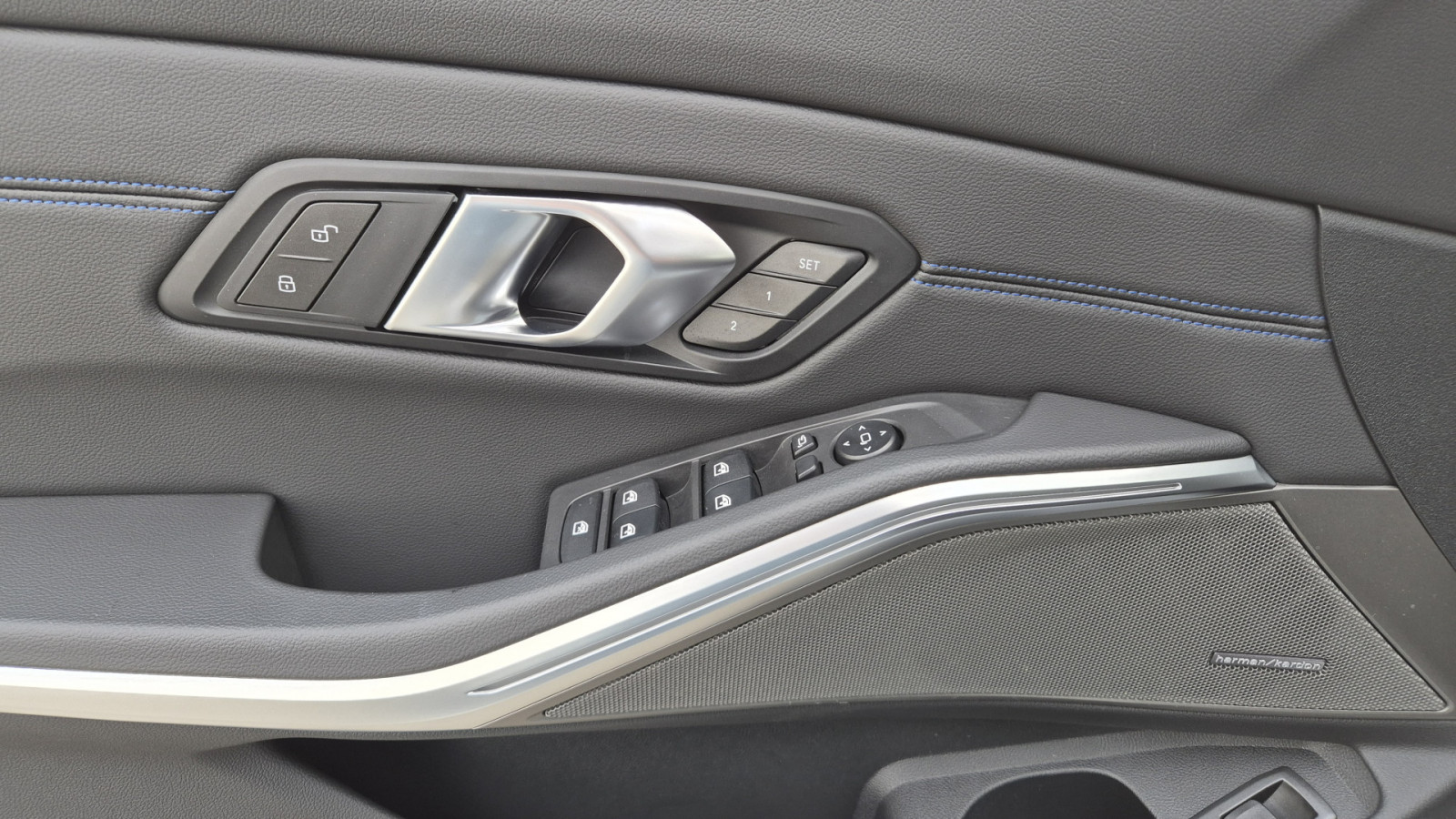 BMW 330i Touring xDrive M-Sport – Produktfoto 15