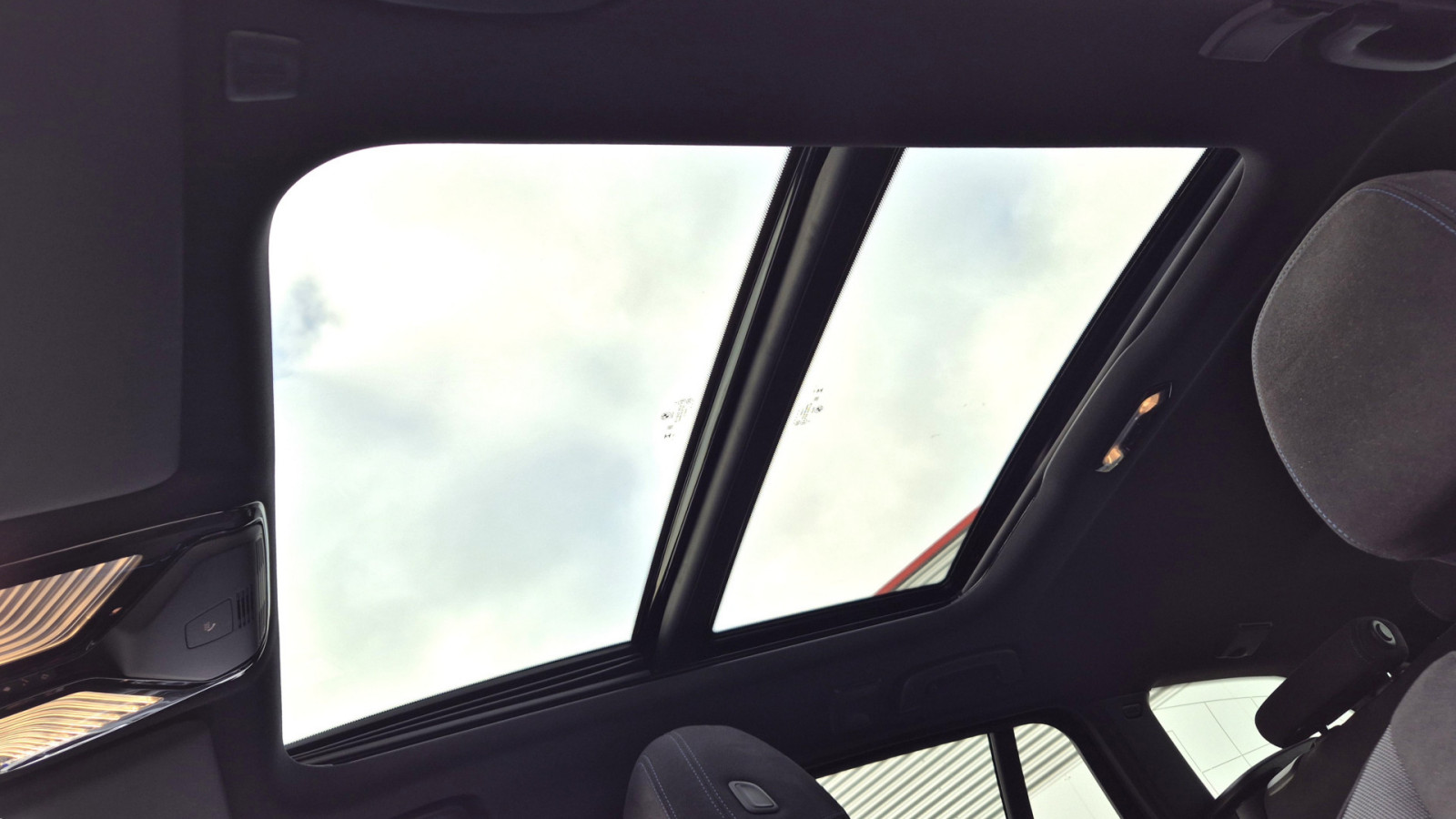 BMW 330i Touring xDrive M-Sport – Produktfoto 16