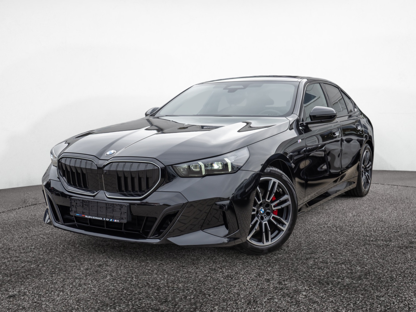 BMW 520d M-Sport Pro – Produktfoto 1