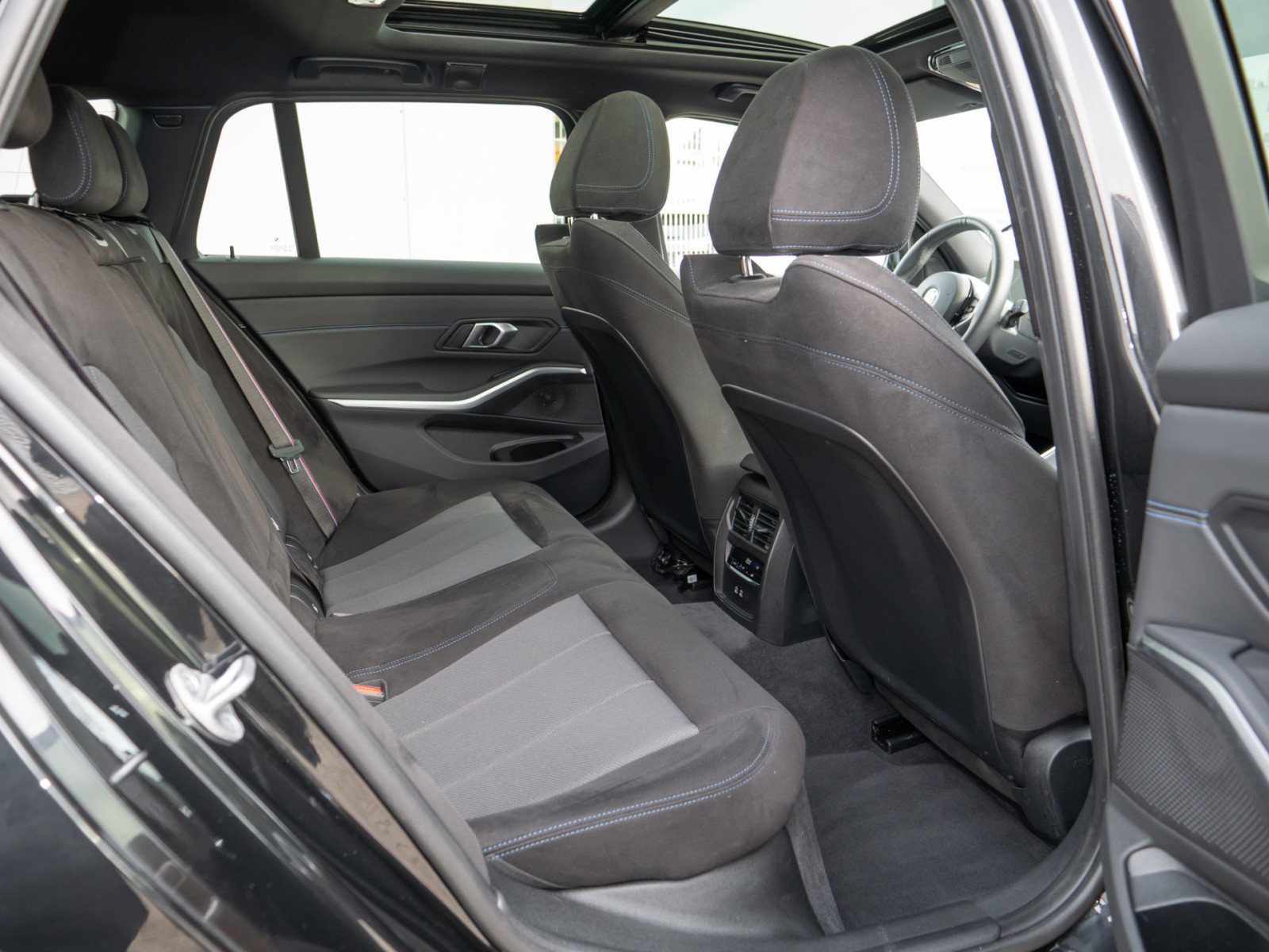 BMW 320d Touring xDrive M Sport Pro – Produktfoto 11