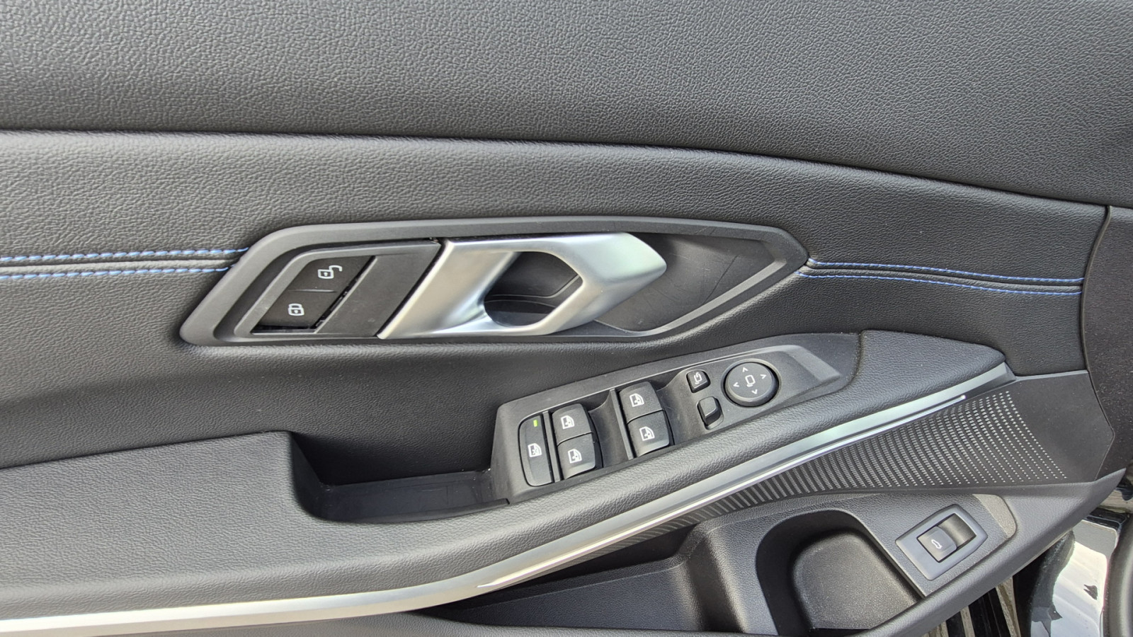 BMW 320 i M-Sport – Produktfoto 14