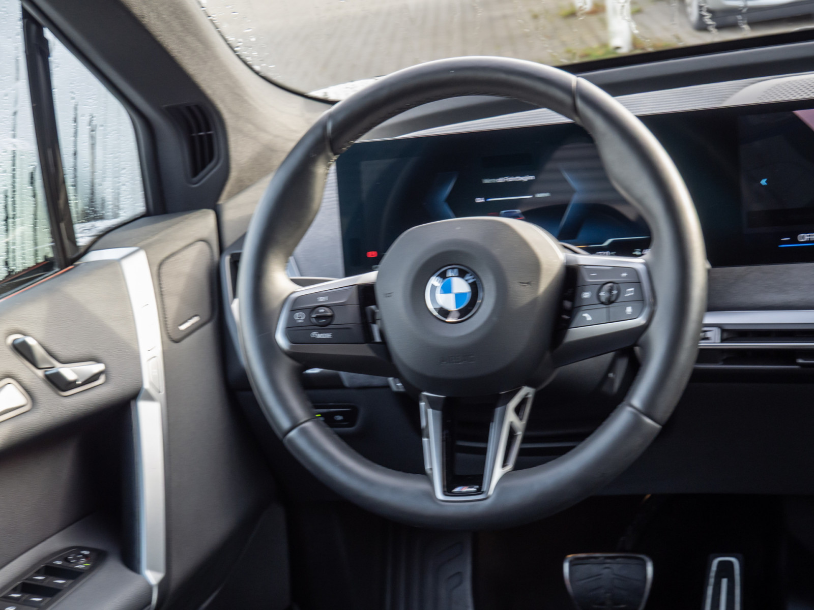 BMW iX xDrive 45 M-Sport – Produktfoto 10