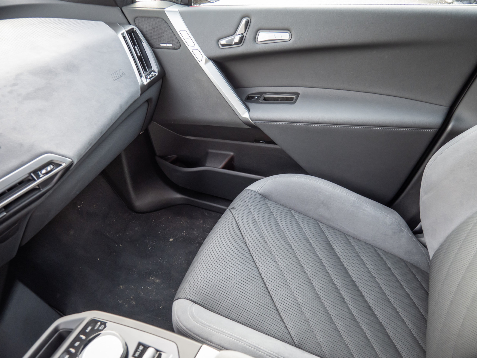 BMW iX xDrive 45 M-Sport – Produktfoto 16