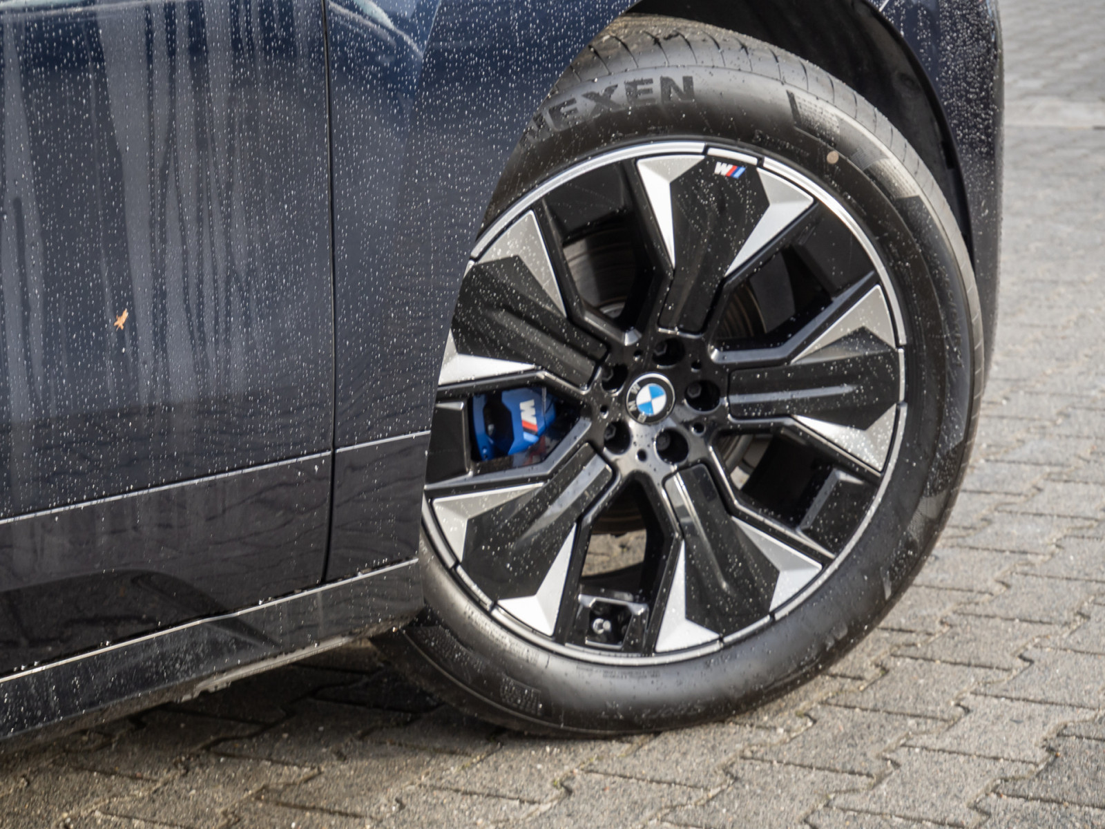 BMW iX xDrive 45 M-Sport – Produktfoto 6