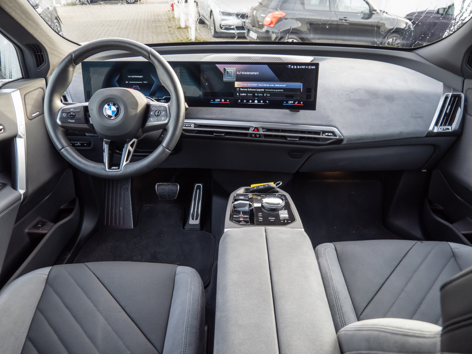 BMW iX xDrive 45 M-Sport – Produktfoto 9