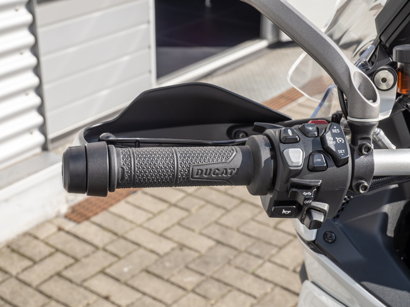DUCATI Multistrada V4 S Travel Radar – Produktfoto 11