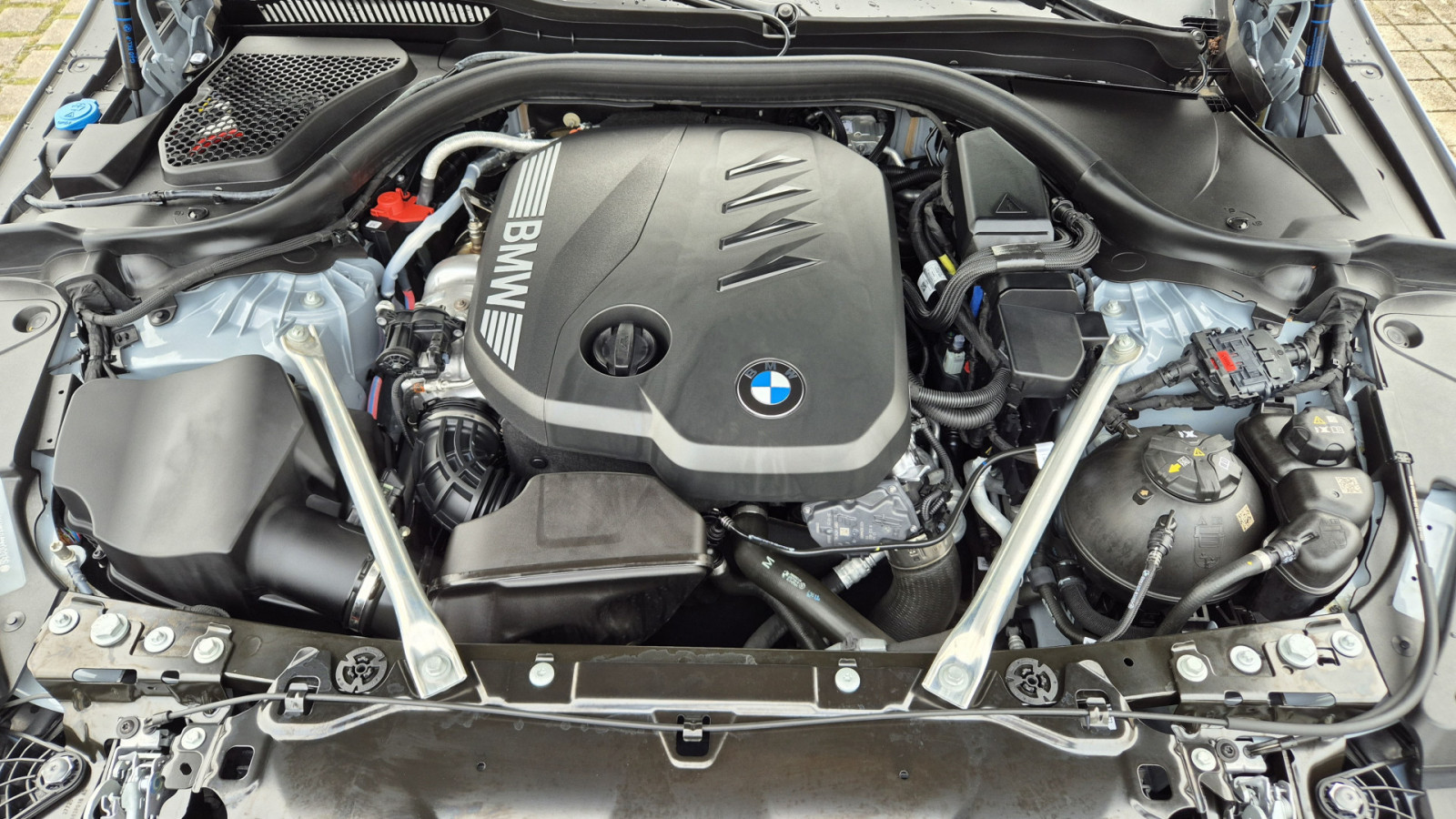 BMW 520d Touring xDrive M-Sport – Produktfoto 18