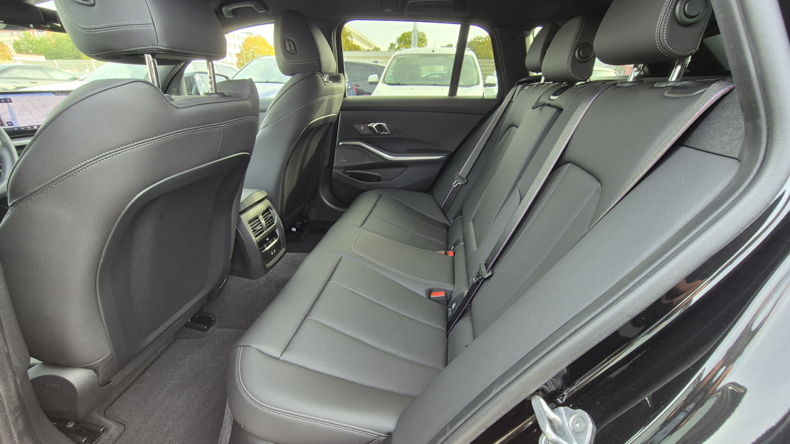 BMW 330i Touring xDrive M Sport Pro – Produktfoto 13