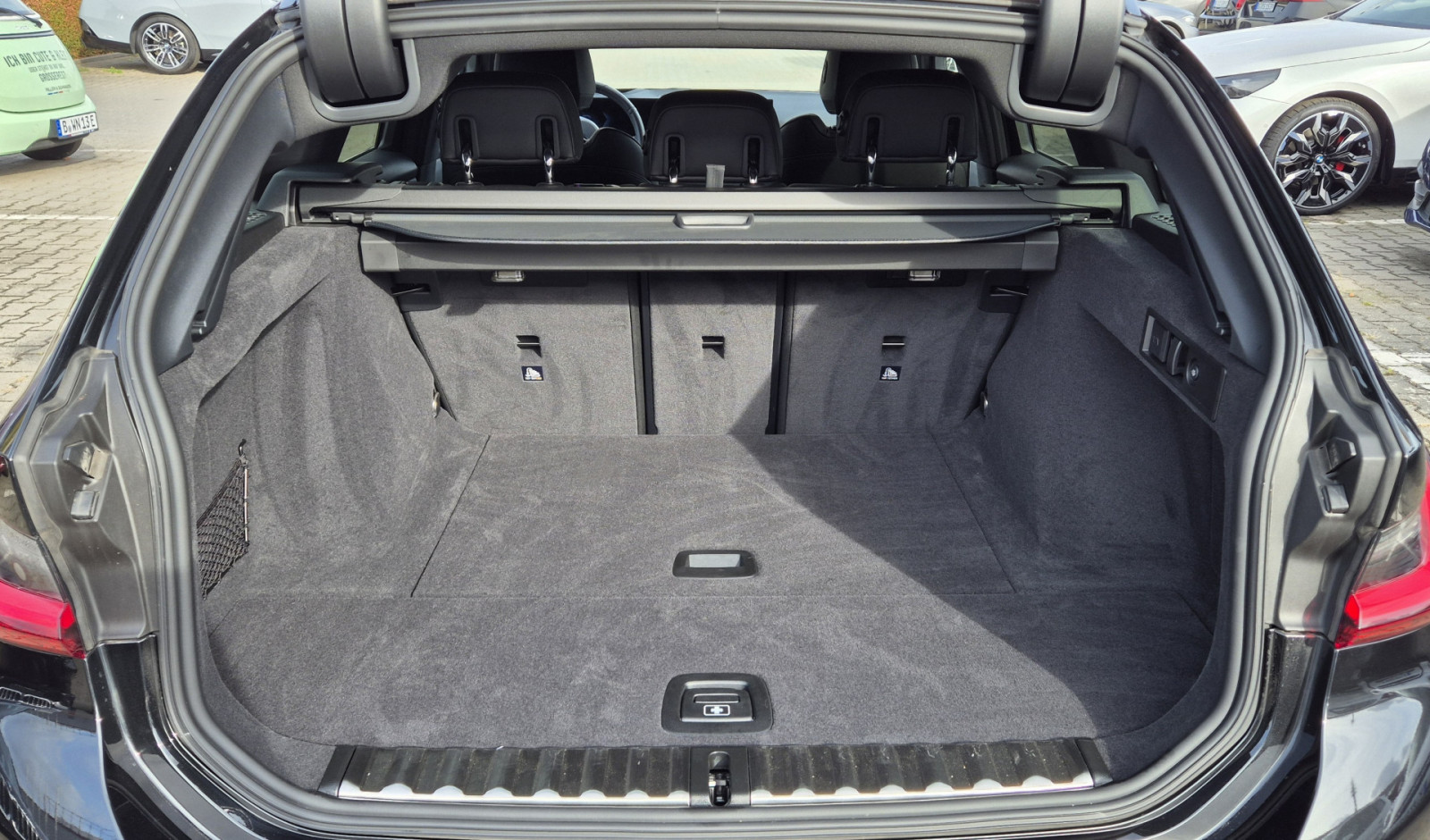 BMW 330i Touring xDrive M Sport Pro – Produktfoto 14