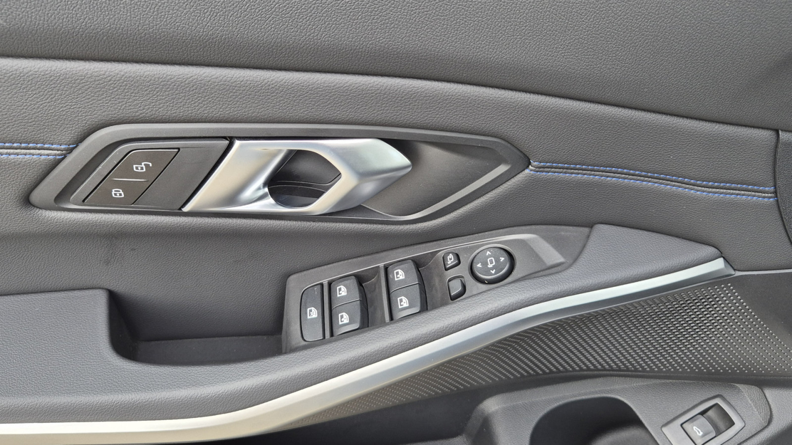 BMW 330i Touring xDrive M Sport Pro – Produktfoto 14
