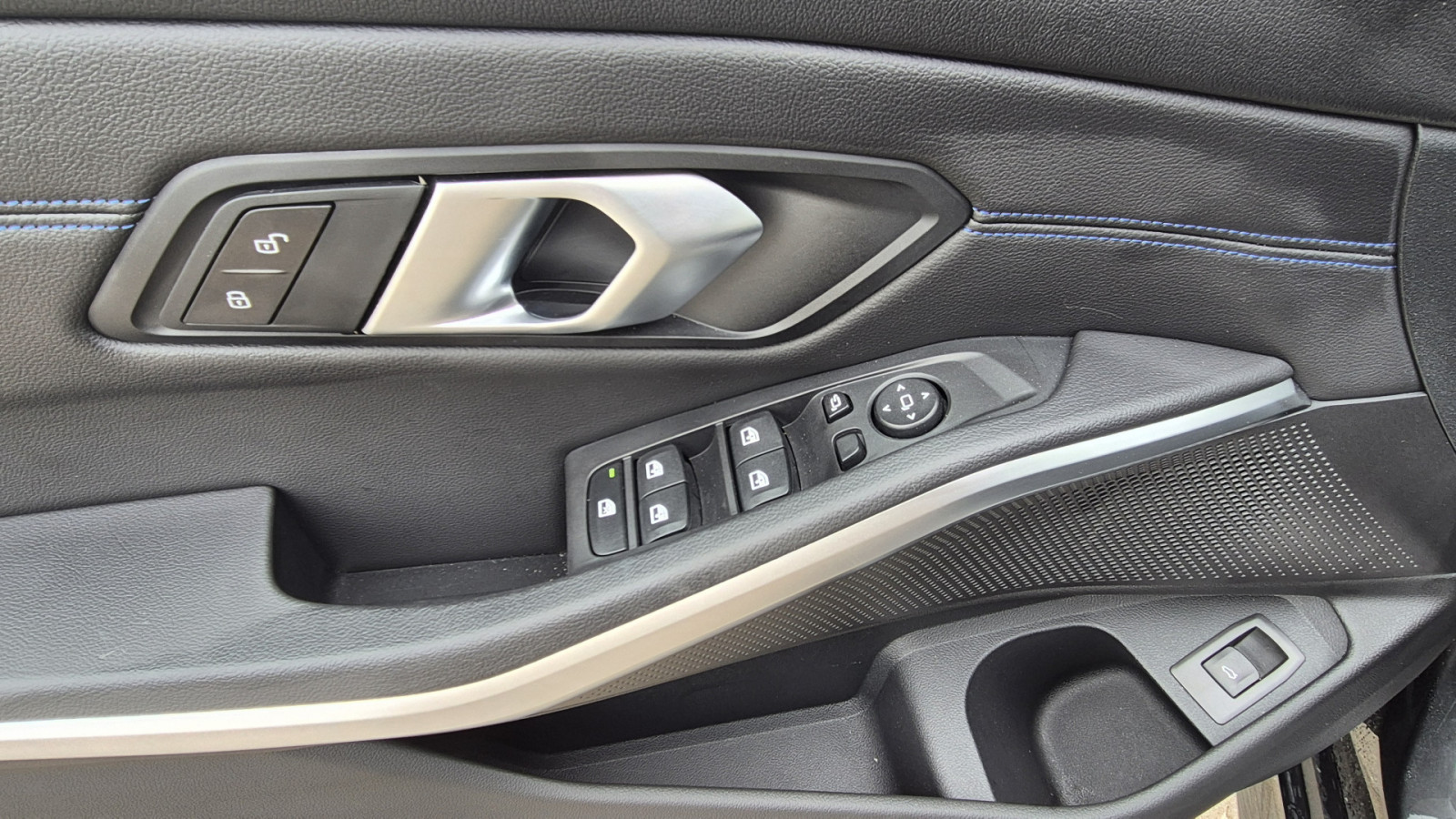 BMW 320d Touring xDrive M-Sport – Produktfoto 12