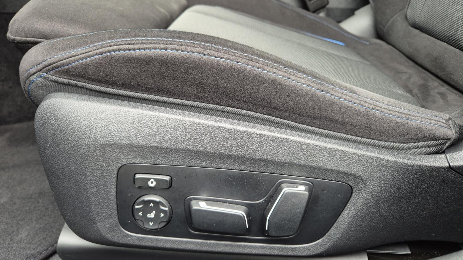 BMW 330i Touring xDrive M Sport Pro – Produktfoto 16
