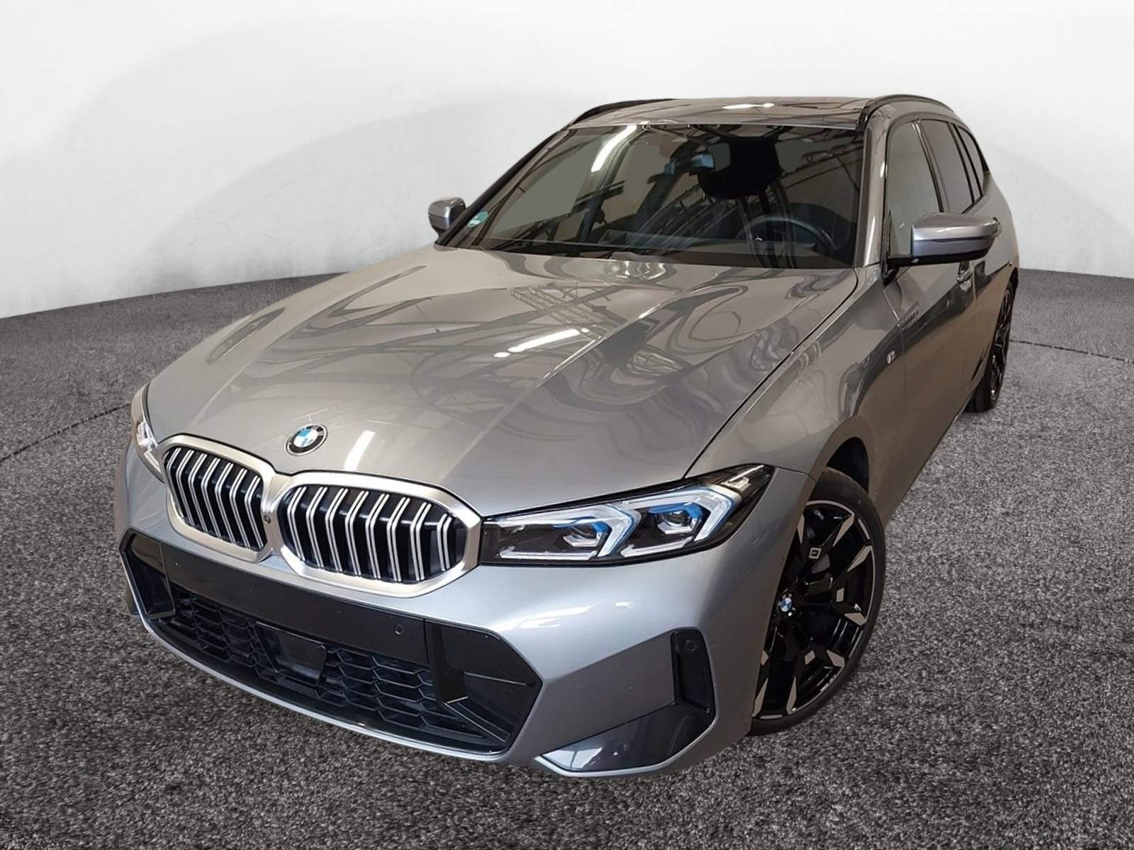 BMW 330i Touring xDrive M-Sport – Produktfoto 1