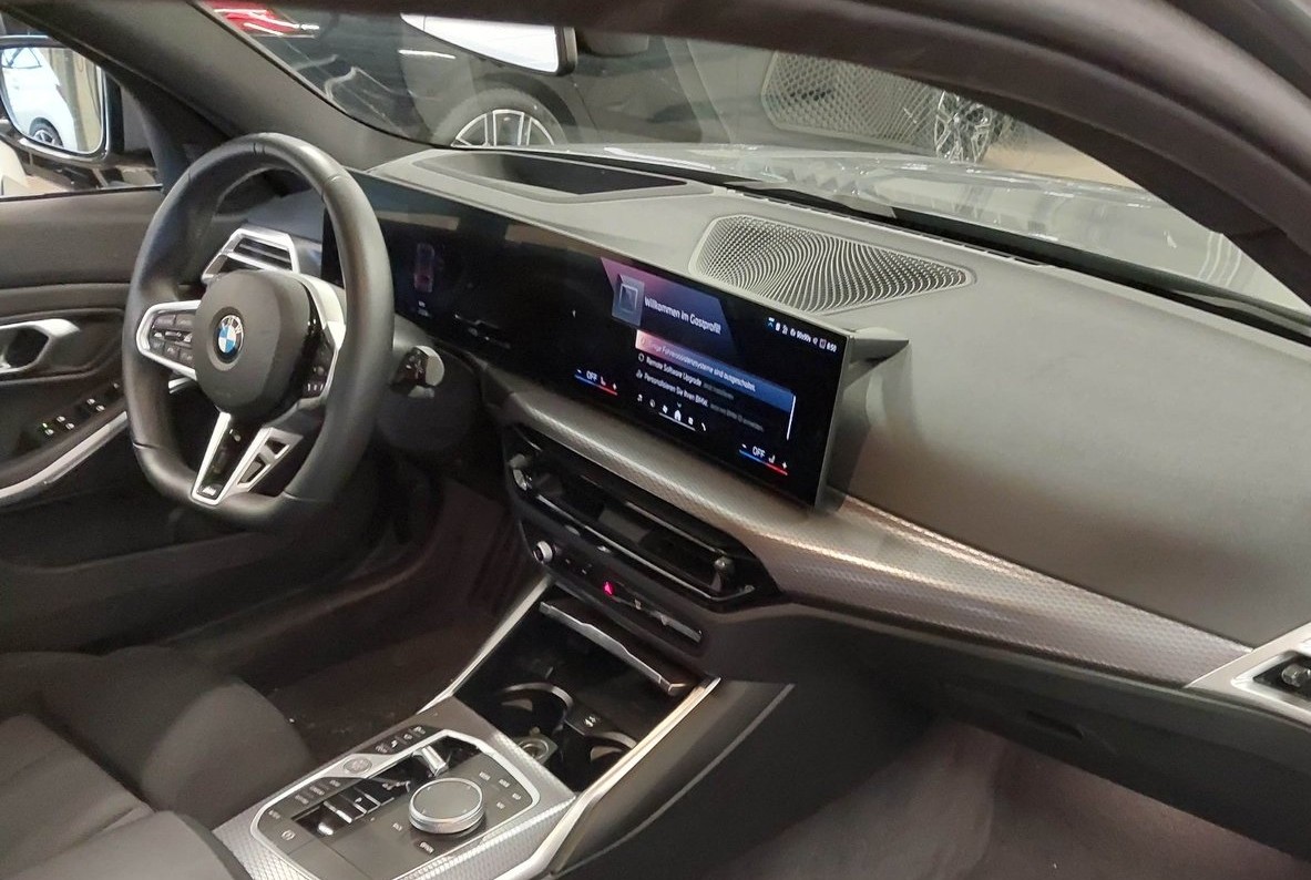 BMW 330i Touring xDrive M-Sport – Produktfoto 10