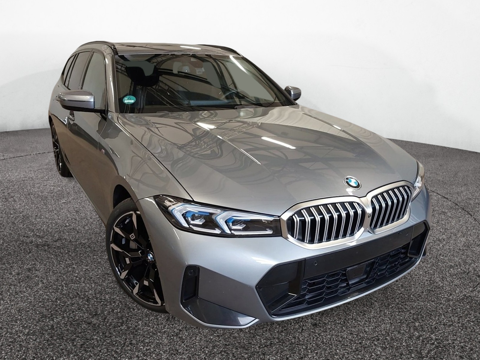 BMW 330i Touring xDrive M-Sport – Produktfoto 3