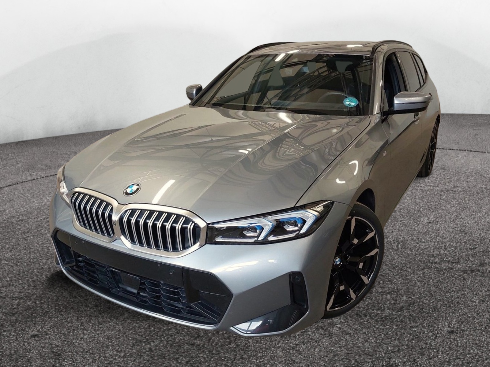 BMW 320i Touring M-Sport – Produktfoto 1