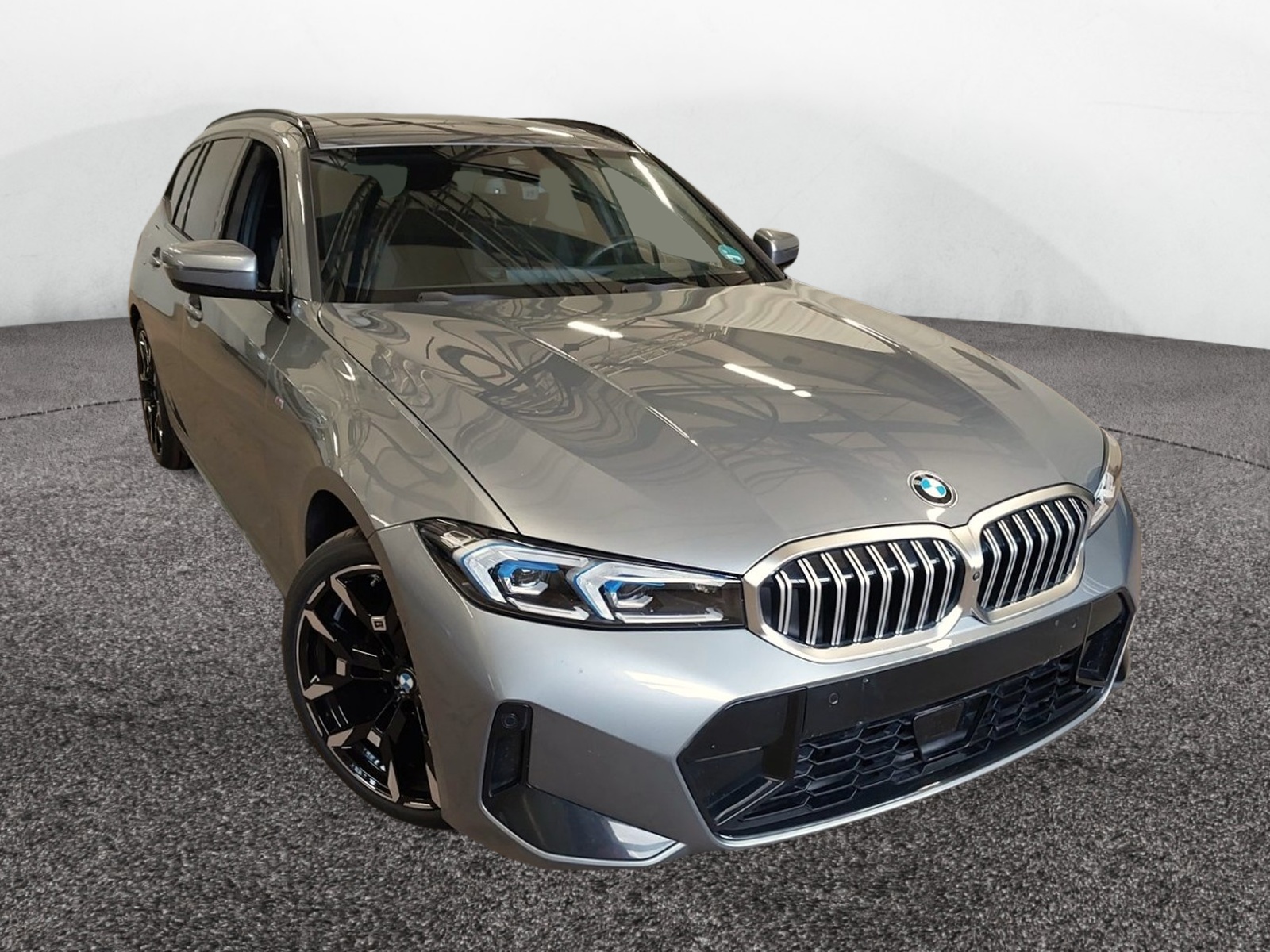 BMW 320i Touring M-Sport – Produktfoto 3