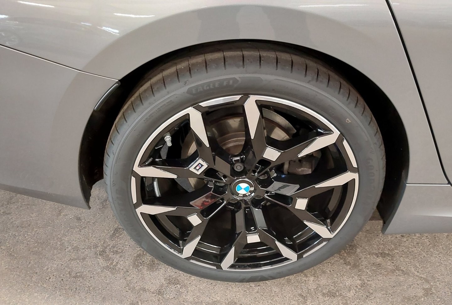 BMW 320i Touring M-Sport – Produktfoto 7